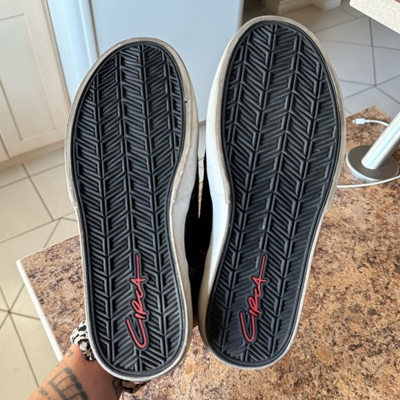 C1rca Skate Shoes, Size 7 (37.0) - Picture 3 of 7